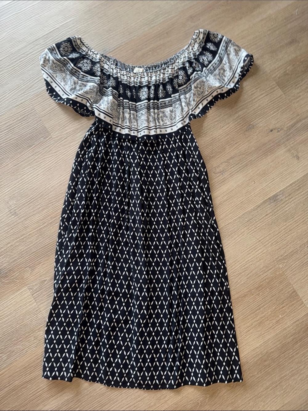 CLOTHING OBSESSED COMPANY Curvy Fit Off-Shoulder Flowy Abstract Print Dress